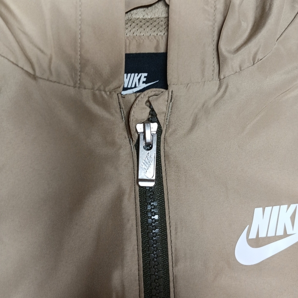 Nike Boys Dri-Fit Windbreaker Jacket | Cargo Khaki Tan | Size 6 | NWT - Picture 7 of 10